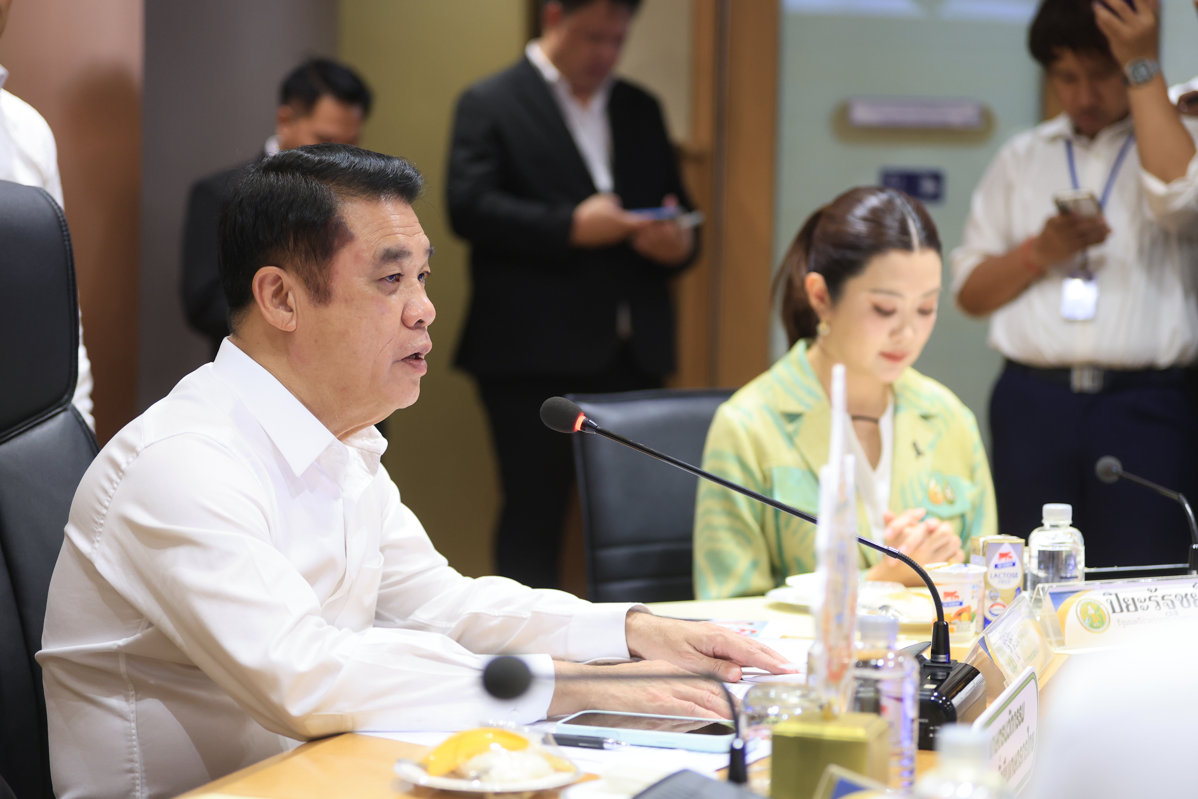 title - เลขาธิการ ส.ป.ก. ร่วมการประชุมผู้บริหารระดับสูงของกระทรวงเกษตรและสหกรณ์ รับมอบนโยบาย รมว.กษ. 5 ด้าน เน้นการทำงานเชิงรุก ลดขั้นตอน เร่งการนำเทคโนโลยีดิจิทัลมาช่วยในการทำงาน ผลักดัน 6 เรื่องเร่งด่วน ต้องเห็นผลที่เป็นรูปธรรม ชูแนวคิดหลัก “เกษตรนวัตกรรม เพื่อความยั่งยืนเกษตรกรไทย” 